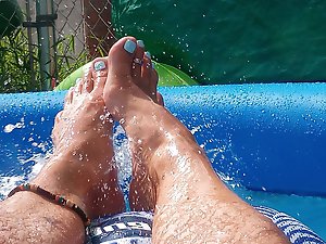 Aquatic foot pampering