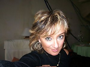 View my mature seductress in hosiery