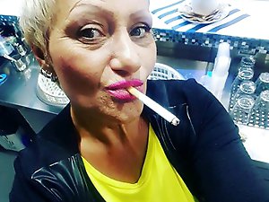 Tempting mature bitch on porno gallery