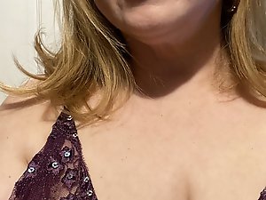 Older chicks are posing undressed outdoor