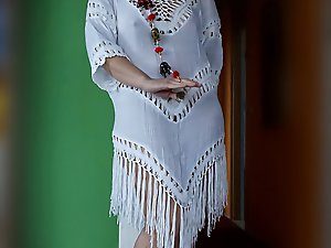 Selena039s posing in white