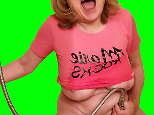 Aged gilfs are posing totally naked