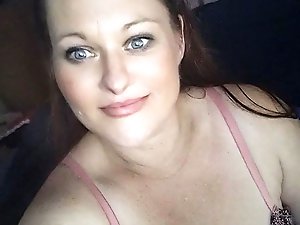 Sexiest mature ladies are taking off their bra for cash