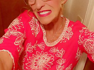 Lass is spreading her pussy lips on picture