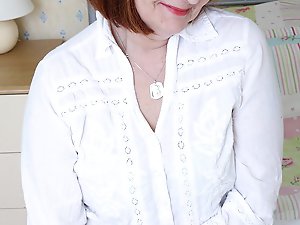 Naughty british mature lady getting wet on her bed