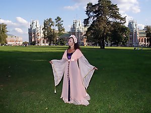 Lusty mature strumpet is getting pleasure on photo