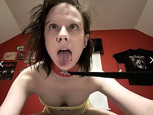 Russian women are posing nude at home