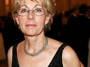 Older ladies are posing almost naked on pictures